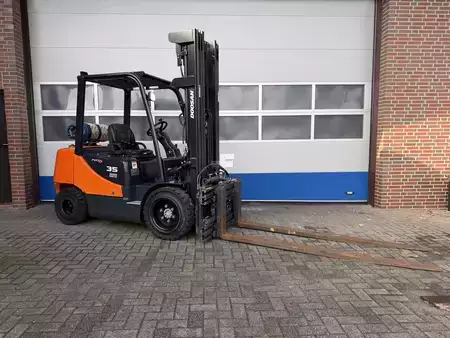 Treibgasstapler 2010  Doosan G35C-5 (1)