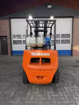 Treibgasstapler 2010  Doosan G35C-5 (4)