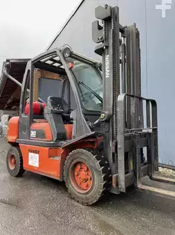 Empilhador a gás 2004  Nissan  UGD02A30PQ (6)