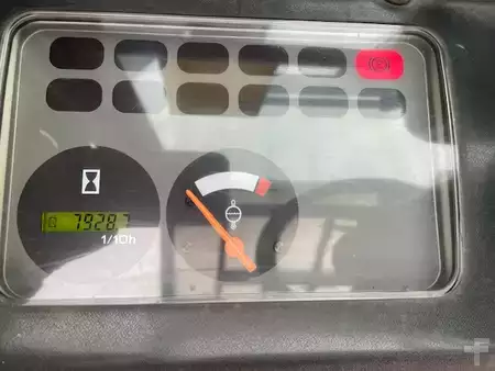 Empilhador a gás 2004  Nissan  UGD02A30PQ (8)