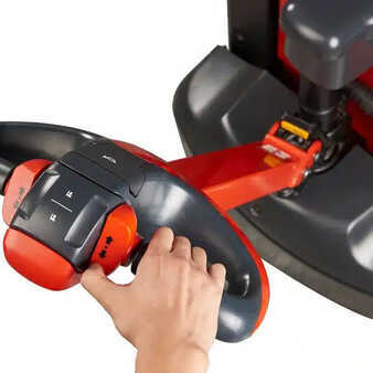 Porta-paletes elétrico 2025 Linde MT15 (2)