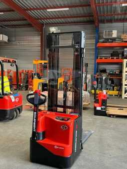 Stacker de condutor em pé 2025  EP Equipment WSI161 (1)