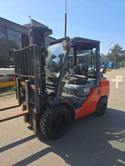 Tugger-train-trailer 2019  Toyota 8FGF30 (3)
