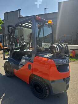 Tugger-train-trailer 2019  Toyota 8FGF30 (4)
