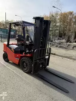 Elektryczne 4-kołowe 2025  Noblelift CPD25 (1)