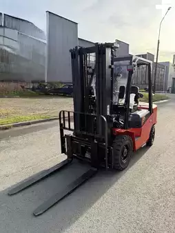 Elektryczne 4-kołowe 2025  Noblelift CPD25 (2)