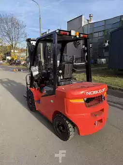 Elektryczne 4-kołowe 2025  Noblelift CPD25 (3)