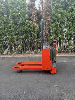 Niederhubwagen 2014  Linde T20 (2)