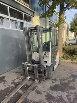 Carrelli elevatori GPL 2015  Still RX 70-25T (3)