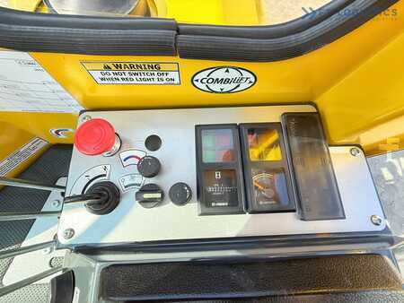 Vierwegestapler 2013  Combilift C3000 / GAS / TRIPLEX - 4900MM / ONLY 1537 HOURS / FORK POSITIONER / CABIN / LIKE NEW (16)