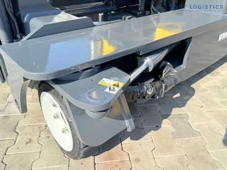 Vierwegestapler 2013  Combilift C3000 / GAS / TRIPLEX - 4900MM / ONLY 1537 HOURS / FORK POSITIONER / CABIN / LIKE NEW (21)