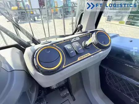 Teleskopstapler-Starr 2022  JCB JCB TLT30D / SIDE-SHIFT / FULL CABIN / YEAR 2022 / BUCKET / NEW TYRES (16)