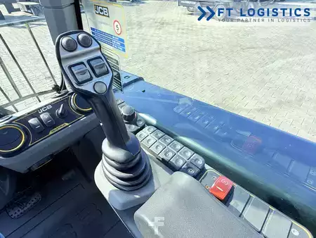 Teleskopstapler-Starr 2022  JCB JCB TLT30D / SIDE-SHIFT / FULL CABIN / YEAR 2022 / BUCKET / NEW TYRES (18)