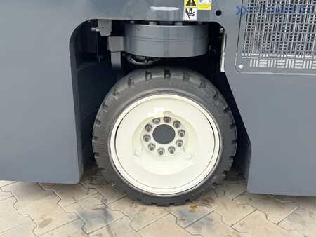 Négyutas targonca 2017  Combilift CB3000 / DIESEL / TRIPLEX 4900MM / FREE LIFT / SIDESHIFT / FORK POSITIONER / 1500MM FORKS / LIKE NEW (36)