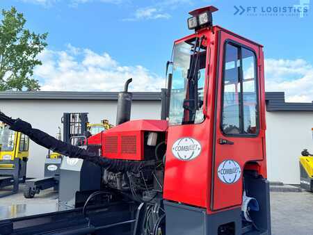 Vierweg zijlader 2007  Combilift C8000 / GAS / TRIPLEX 8300 / WIDE FORK POSITIRONER / FREE-LIFT / A comprehensive range of four-way and side-loading forklifts. (30)