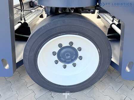 Vierweg zijlader 2007  Combilift C8000 / GAS / TRIPLEX 8300 / WIDE FORK POSITIRONER / FREE-LIFT / A comprehensive range of four-way and side-loading forklifts. (37)