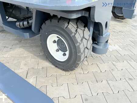 Vierweg zijlader 2007  Combilift C8000 / GAS / TRIPLEX 8300 / WIDE FORK POSITIRONER / FREE-LIFT / A comprehensive range of four-way and side-loading forklifts. (5)