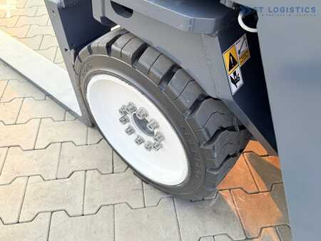 Wózki 4-kierunkowe 2017  Combilift C4000CB / TRIPLEX - 5200MM / LPG / FREE LIFT / FORK POSITIONER / FORK SIDESHIFT / HEIGHT 2450MM / LIKE NEW (9)