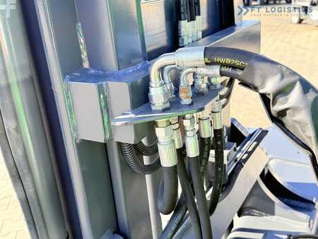 Čtyřcestný vysokozdvižný vozík 2008  Combilift Combilift Combilift Four-Way Multi-Directional Forklift C3500 / Diesel / Duplex 4100 mm / Only 1532 Operating Hours / Fork Positioner / Fully Enclosed Cabin with Heating / Excellent Condition. (33)