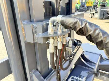 Čtyřcestný vysokozdvižný vozík 2011  Combilift Multidirectional / 4-Way Forklift C4000 / LPG / Duplex 4500 mm / Only 6,604 Operating Hours / Side Shift / Full Cabin / Excellent Condition. Wide range of multidirectional and sideloader forklifts ava (23)