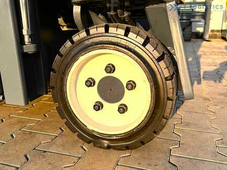 Vierweg zijlader 2014  Combilift C3000CB / LPG / TRIPLEX - 4900MM / LPG / FREE LIFT / POSITIONER / FORK SIDE SHIFT / ONLY 7454 MTH / LIKE NEW (7)