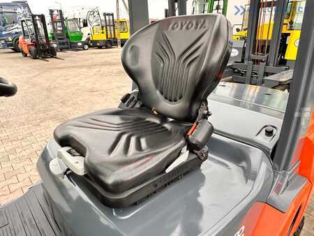 Chariots élévateurs diesel 2015  Toyota 52-8FDJF35 / DIESEL / 2016 / ONLY 2,096 HOURS / DUPLEX MAST / LIKE NEW (12)