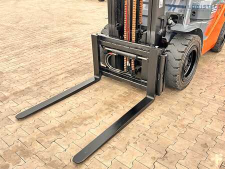 Chariots élévateurs diesel 2015  Toyota 52-8FDJF35 / DIESEL / 2016 / ONLY 2,096 HOURS / DUPLEX MAST / LIKE NEW (18)