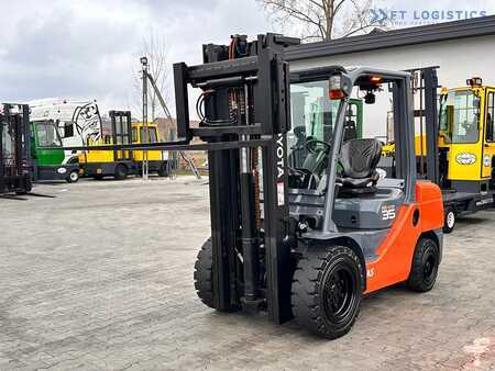 Chariots élévateurs diesel 2015  Toyota 52-8FDJF35 / DIESEL / 2016 / ONLY 2,096 HOURS / DUPLEX MAST / LIKE NEW (21)