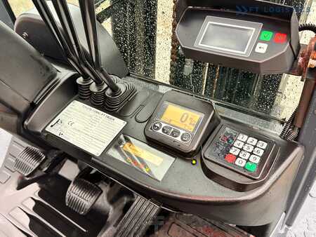 Chariots élévateurs diesel 2015  Toyota 52-8FDJF35 / DIESEL / 2016 / ONLY 2,096 HOURS / DUPLEX MAST / LIKE NEW (23)