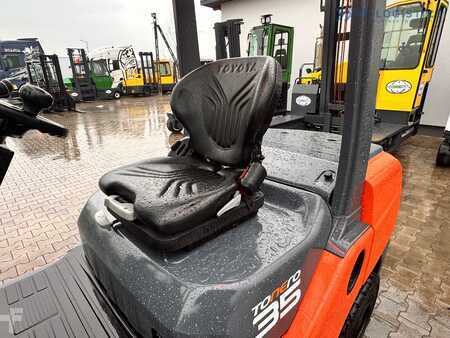 Chariots élévateurs diesel 2015  Toyota 52-8FDJF35 / DIESEL / 2016 / ONLY 2,096 HOURS / DUPLEX MAST / LIKE NEW (25)