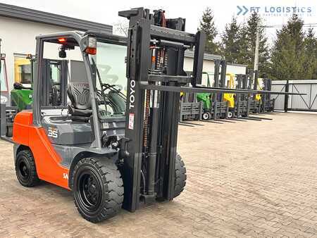 Chariots élévateurs diesel 2015  Toyota 52-8FDJF35 / DIESEL / 2016 / ONLY 2,096 HOURS / DUPLEX MAST / LIKE NEW (26)