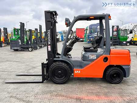 Chariots élévateurs diesel 2015  Toyota 52-8FDJF35 / DIESEL / 2016 / ONLY 2,096 HOURS / DUPLEX MAST / LIKE NEW (3)