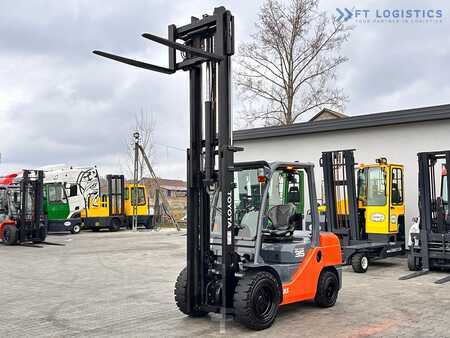 Chariots élévateurs diesel 2015  Toyota 52-8FDJF35 / DIESEL / 2016 / ONLY 2,096 HOURS / DUPLEX MAST / LIKE NEW (37)