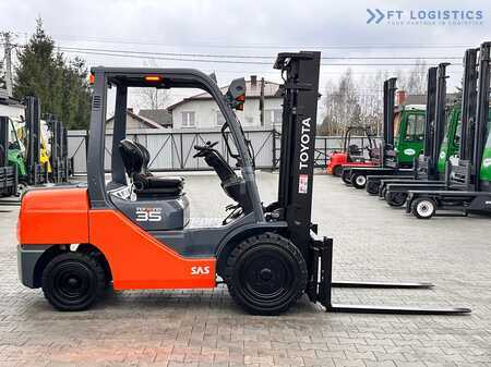 Chariots élévateurs diesel 2015  Toyota 52-8FDJF35 / DIESEL / 2016 / ONLY 2,096 HOURS / DUPLEX MAST / LIKE NEW (7)