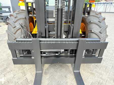 Terénní vysokozdvižný vozík 2012  JCB 940 / DIESEL / TRIPLEX 4500MM / FORK POSITIONER / FORK SIDESHIFT / 4T / NEW TYRES / LIKE NEW (17)