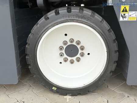 Čtyřcestný vysokozdvižný vozík 2016  Combilift CB2500 / DUPLEX / 4100MM / DIESEL / FREE LIFT / FORK POSITIONER / SIDE SHIFT / LIKE NEW / Wide range of four-way and side loaders, tailored to diverse needs and applications (39)