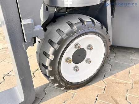 Wózki 4-kierunkowe 2014  Combilift C3000CB / GAS / TRIPLEX / 4900MM / FREE LIFT / FORK POSITIONER / SIC3000CB / GAS / TRIPLEX / 4900MM / FREE LIFT / FORK POSITIONER / SIDE SHIFT / LIKE NEWDE SHIFT / LIKE NEW (6)