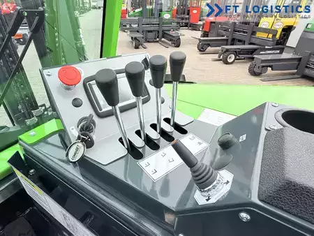 Čtyřcestný vysokozdvižný vozík 2026  Combilift CB4000 | GAS | TRIPLEX 6450 | FORK POSITIONER | SIDE SHIFT | NEW ONE (14)