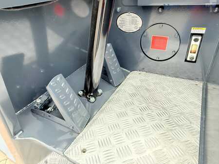 Čtyřcestný vysokozdvižný vozík 2017  Combilift CB3000 / DIESEL / TRIPLEX 4900MM / FREE LIFT / SIDESHIFT / FORK POSITIONER / 1500MM FORKS / LIKE NEW (12)