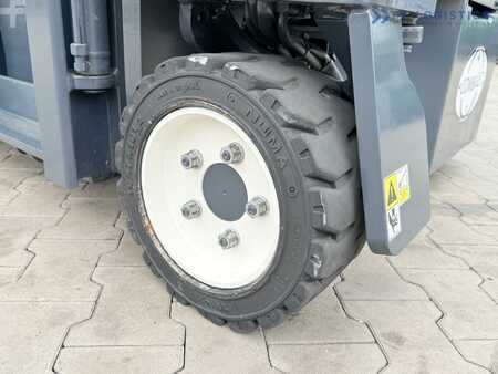 Čtyřcestný vysokozdvižný vozík 2017  Combilift CB3000 / DIESEL / TRIPLEX 4900MM / FREE LIFT / SIDESHIFT / FORK POSITIONER / 1500MM FORKS / LIKE NEW (31)