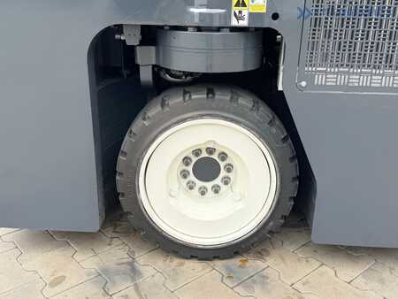 Čtyřcestný vysokozdvižný vozík 2017  Combilift CB3000 / DIESEL / TRIPLEX 4900MM / FREE LIFT / SIDESHIFT / FORK POSITIONER / 1500MM FORKS / LIKE NEW (36)