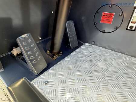 Vierweg zijlader 2017  Combilift FOUR-WAY / MULTI-DIRECTIONAL FORKLIFT – CB4000 / GAS / TRIPLEX 5200MM / FULL FREE LIFT / FORK POSITIONER / SIDESHIFT / EXCELLENT CONDITION / A wide range of four-way and side loaders (10)