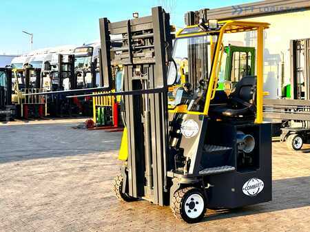 Combilift C3000CB / LPG / TRIPLEX - 4900MM / LPG / FREE LIFT / POSITIONER / FORK SIDE SHIFT / ONLY 7454 MTH / LIKE NEW