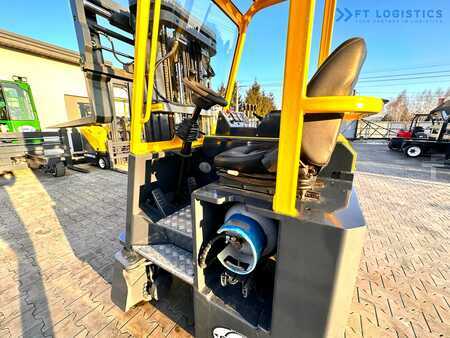 Combilift C3000CB / LPG / TRIPLEX - 4900MM / LPG / FREE LIFT / POSITIONER / FORK SIDE SHIFT / ONLY 7454 MTH / LIKE NEW