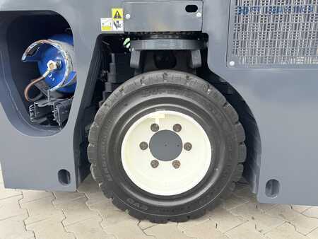 Vierweg zijlader 2019  Combilift FOUR-WAY MULTIDIRECTIONAL FORKLIFT / CB4000 / LPG / TRIPLEX MAST 5200 MM / FULL FREE LIFT / FORK POSITIONER / SIDE SHIFT / EXCELLENT CONDITION (25)