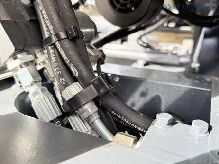 Čtyřcestný vysokozdvižný vozík 2018  Combilift FOUR-WAY / MULTI-DIRECTIONAL FORKLIFT / ONLY 491 HOURS / C2500 / GAS / DUPLEX 4600MM / SHORT – ONLY 1900MM / WIDTH 2700MM WITH FORK POSITIONER / HEATING / FULL HEATED CABIN / EXCELLENT CONDITION (37)