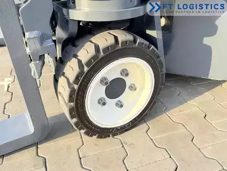 Čtyřcestný vysokozdvižný vozík 2017  Combilift CB3000 | DIESEL | TRIPLEX 4900 | FREE-LIFT | FORK-POSITIONER | SIDE-SHIFT | NEW TIRES (17)