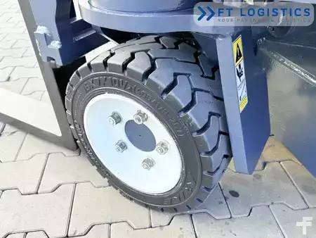Čtyřcestný vysokozdvižný vozík 2011  Combilift CB3000 | GAS | TRIPLEX 4900 | FREE-LIFT | FORK-POSITIONER | SIDE-SHIFT (10)
