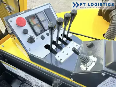 Čtyřcestný vysokozdvižný vozík 2011  Combilift CB3000 | GAS | TRIPLEX 4900 | FREE-LIFT | FORK-POSITIONER | SIDE-SHIFT (15)
