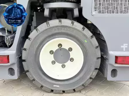 Čtyřcestný vysokozdvižný vozík 2012  Combilift CB4000 | GAS | TRIPLEX 6800 | FREE-LIFT | FORK-POSITIONER | SIDE-SHIFT | FULL CABIN | NEW TIRES (31)
